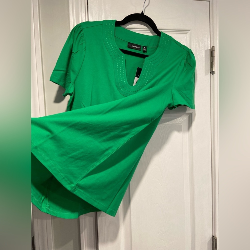 NWT Rafaella Size M Kelly Green V Neck Short Sleeve Tee Shirt Embroidered Trim - Picture 6 of 11